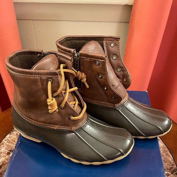 Sperry Other - Girl's Big Kid Size 4 SPERRY Saltwater Duck Boots Brown - NIB - Missing One Lace